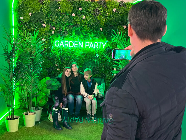 take-a-selfie-garden-01